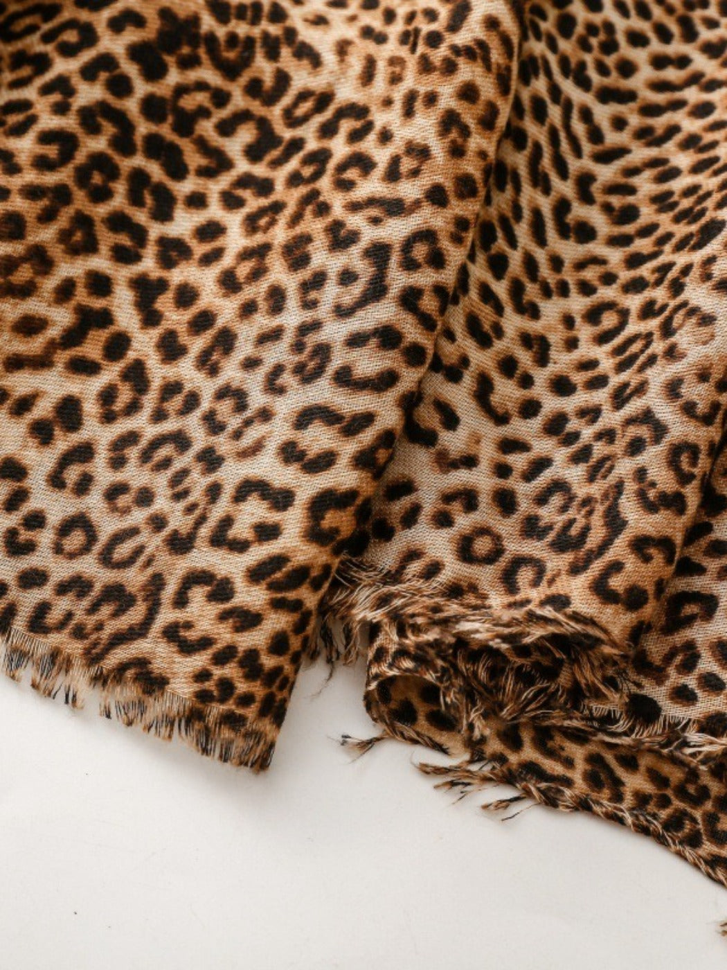 Scarvii - Classic Winter Scarf with Leopard Print