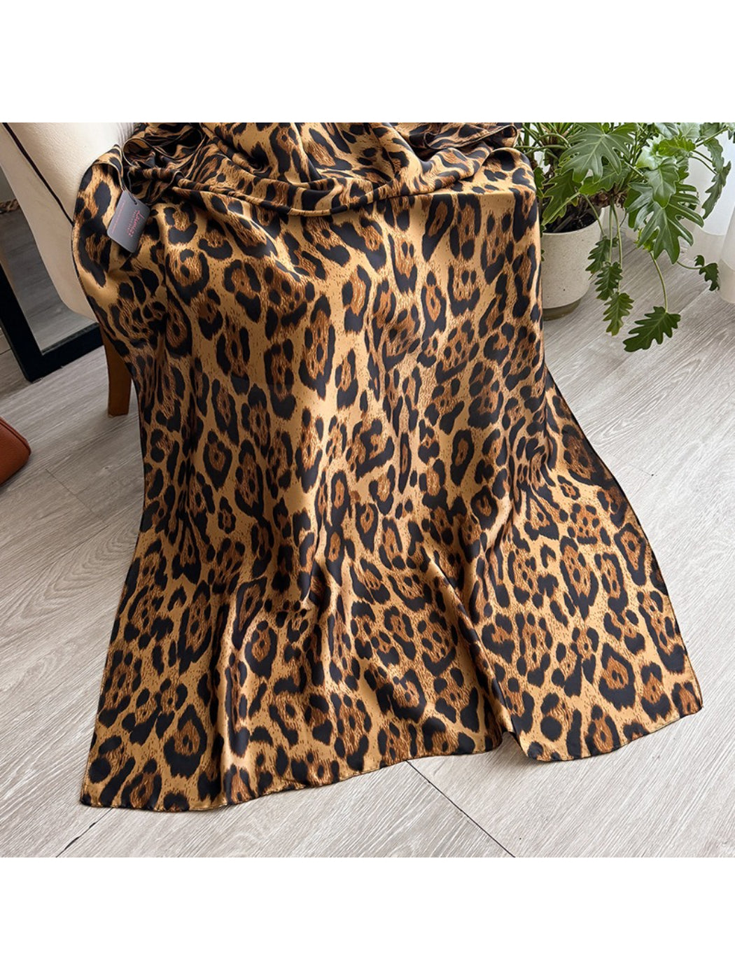 Scarvii - Leopard Print Lightweight Scarf
