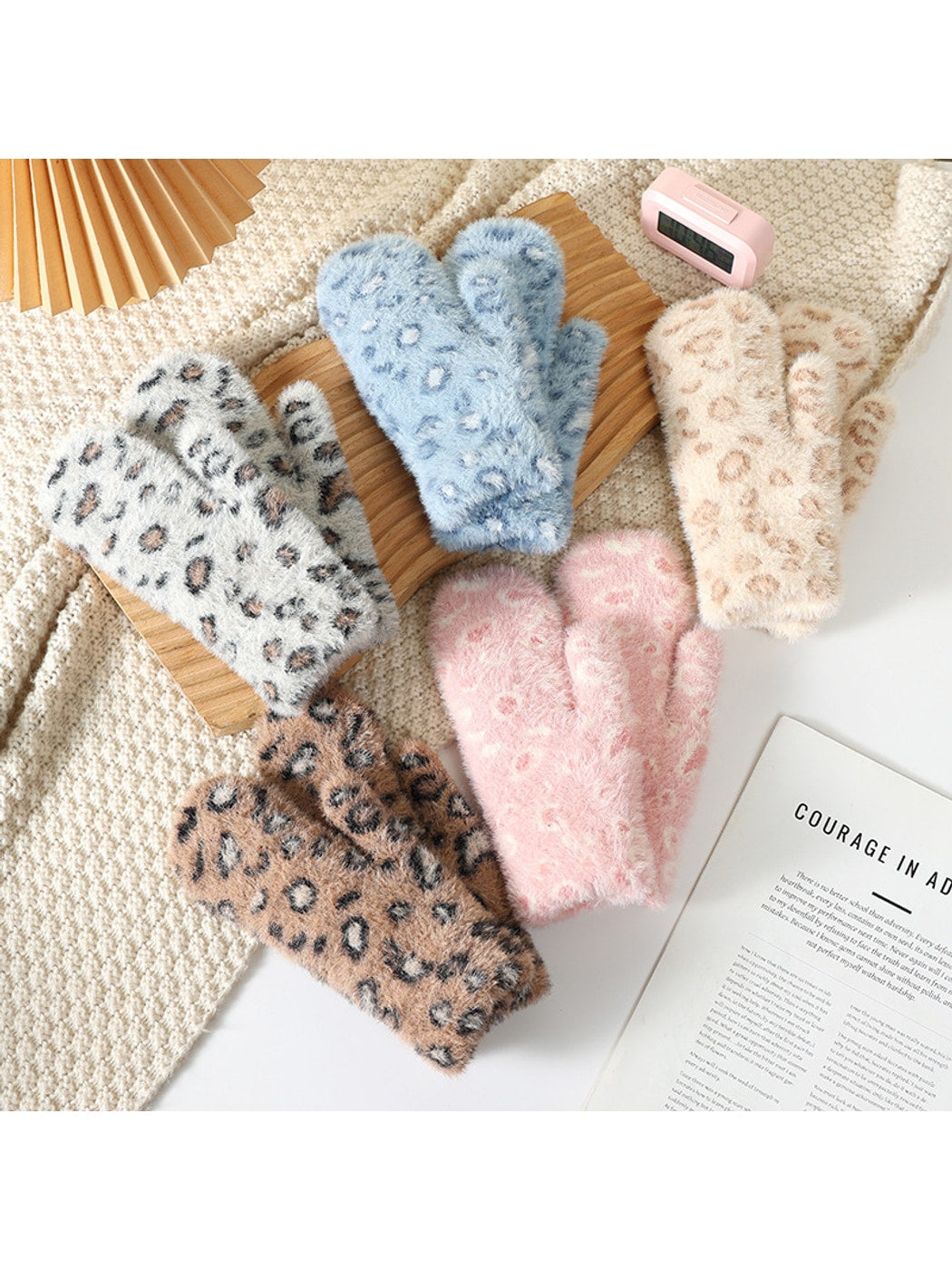 Gloving - Women's Fuzzy Leopard Print Mittens