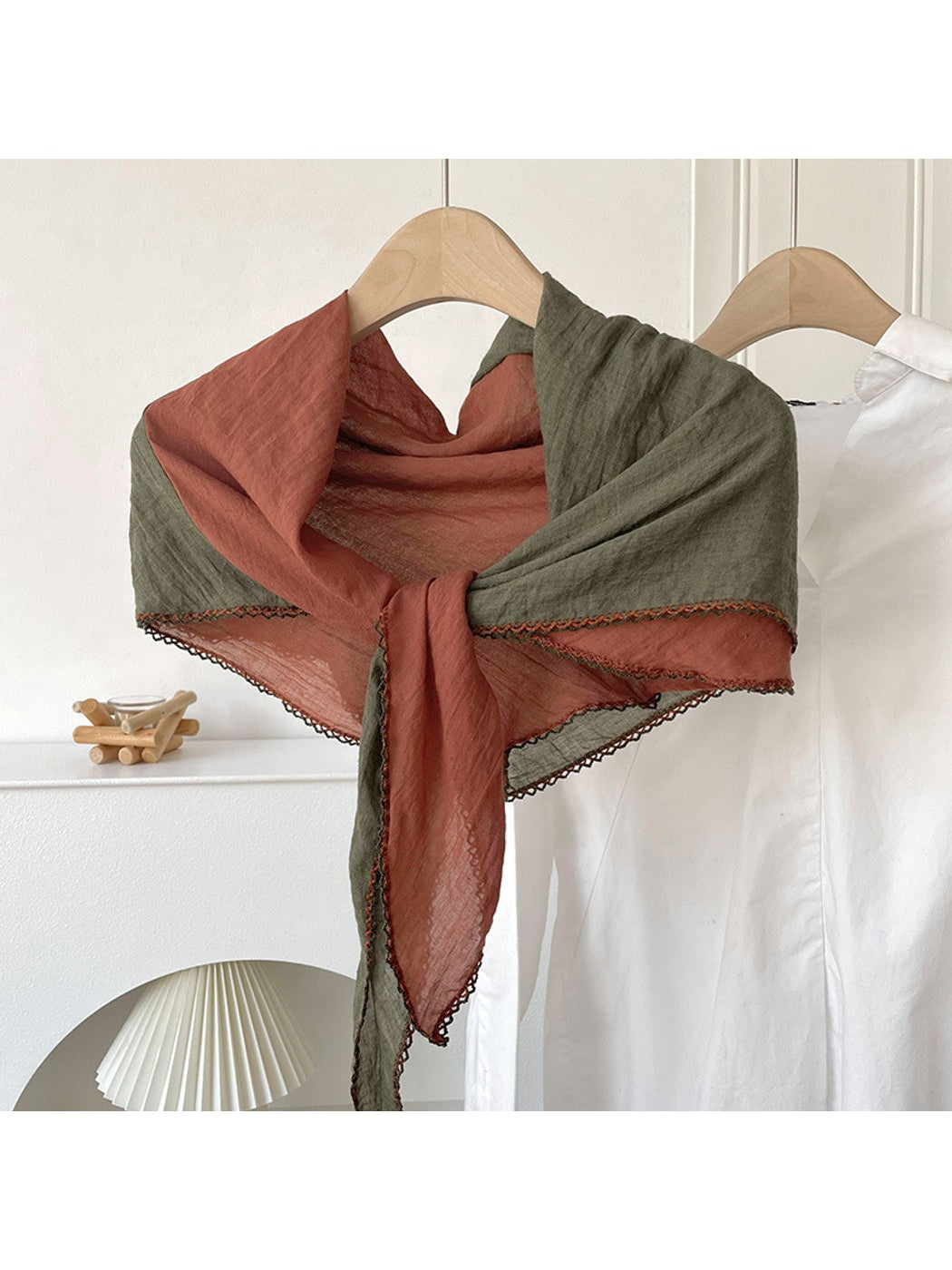 Scarvii - Contrast Trim Plain Weave Diamond-shaped Scarf