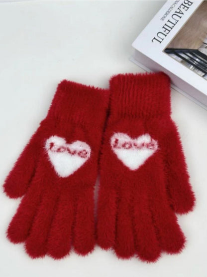 Gloving – Winter Gloves with Heart Print