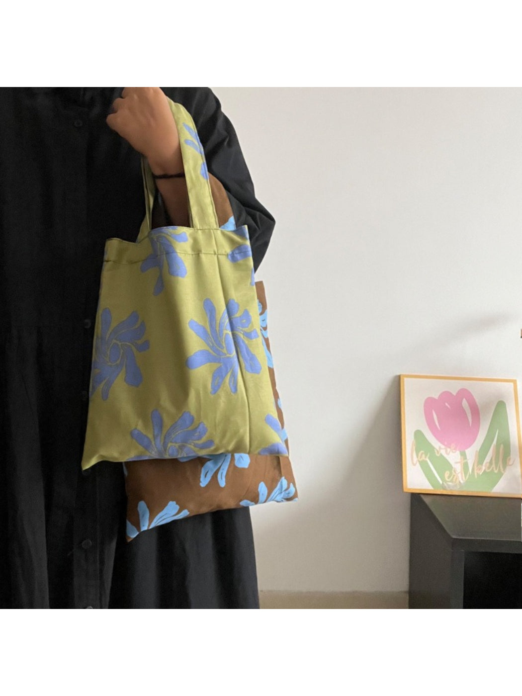 Cosbai tote bag folded flat to display compact and lightweight design