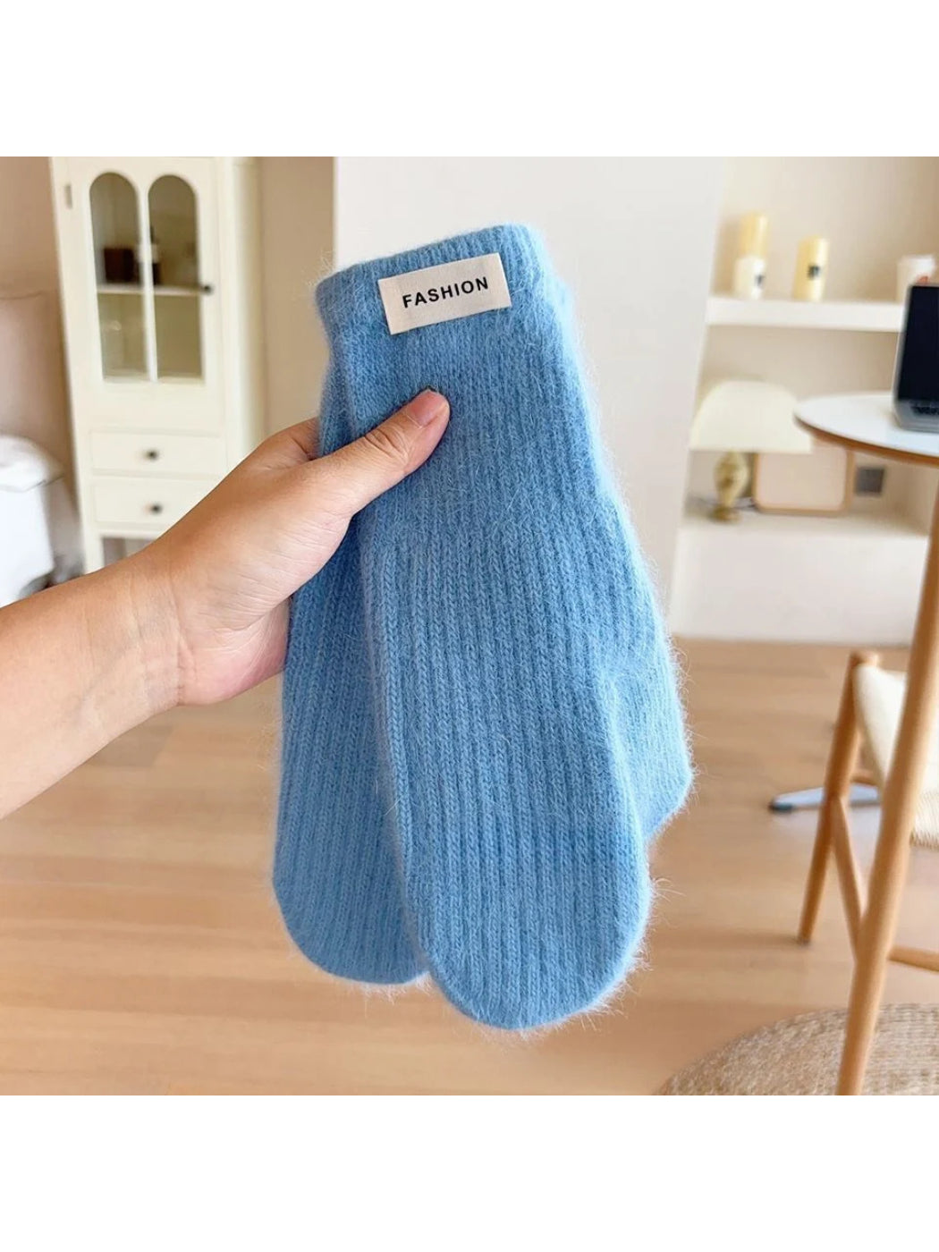 Gloving - Solid Ribbed Knit Mittens