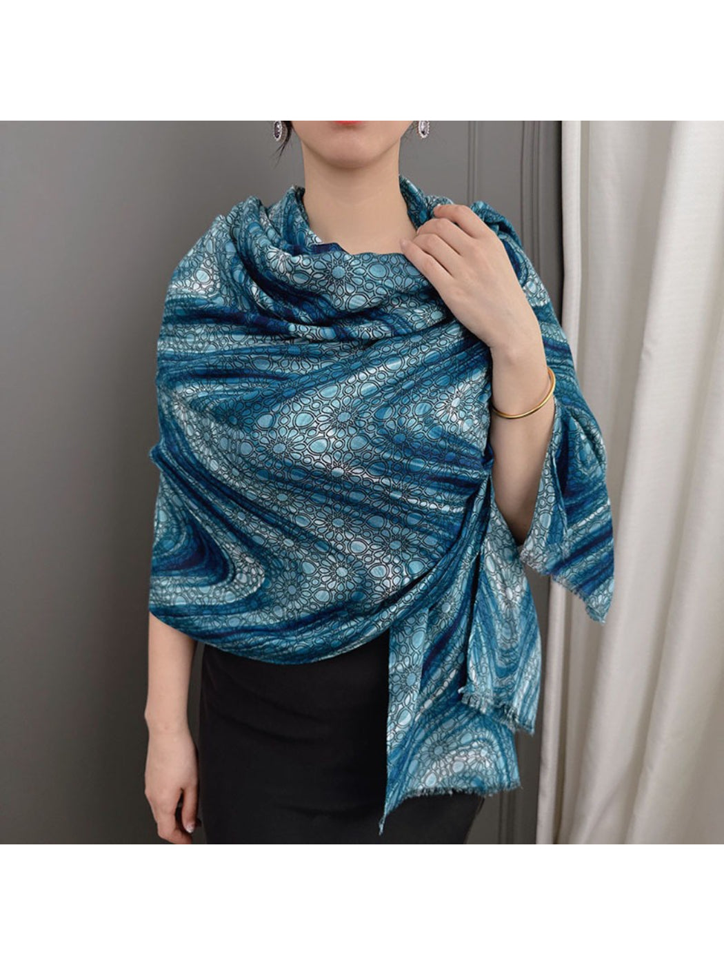 Scarvii - Geometric Gradient Pattern Long Scarf