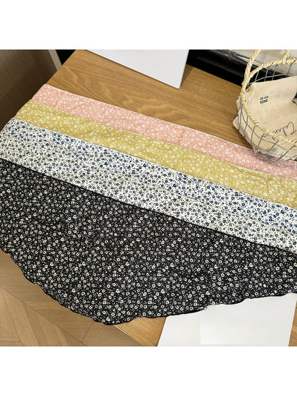 Scarvii - Ditsy Print Wavy Edge Triangle Bandana