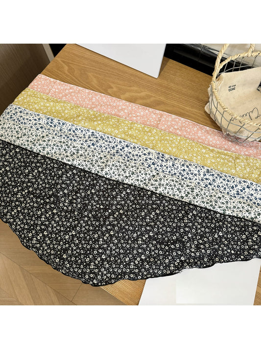 Scarvii - Ditsy Print Wavy Edge Triangle Bandana