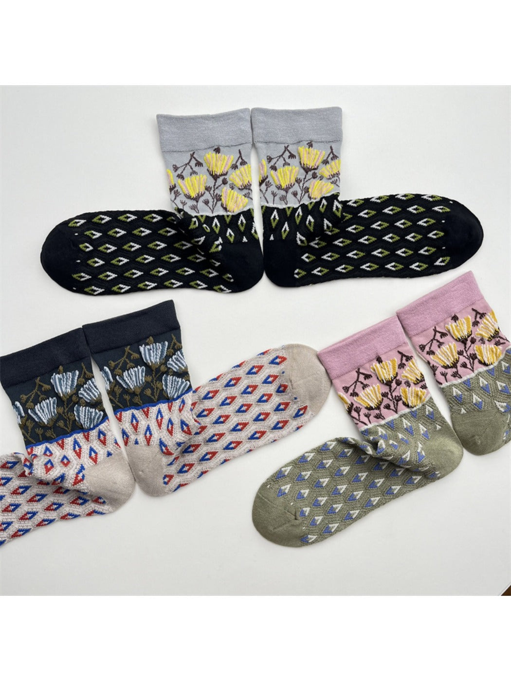 Rufia - Boho Diamond Pattern Mid-Crew Socks