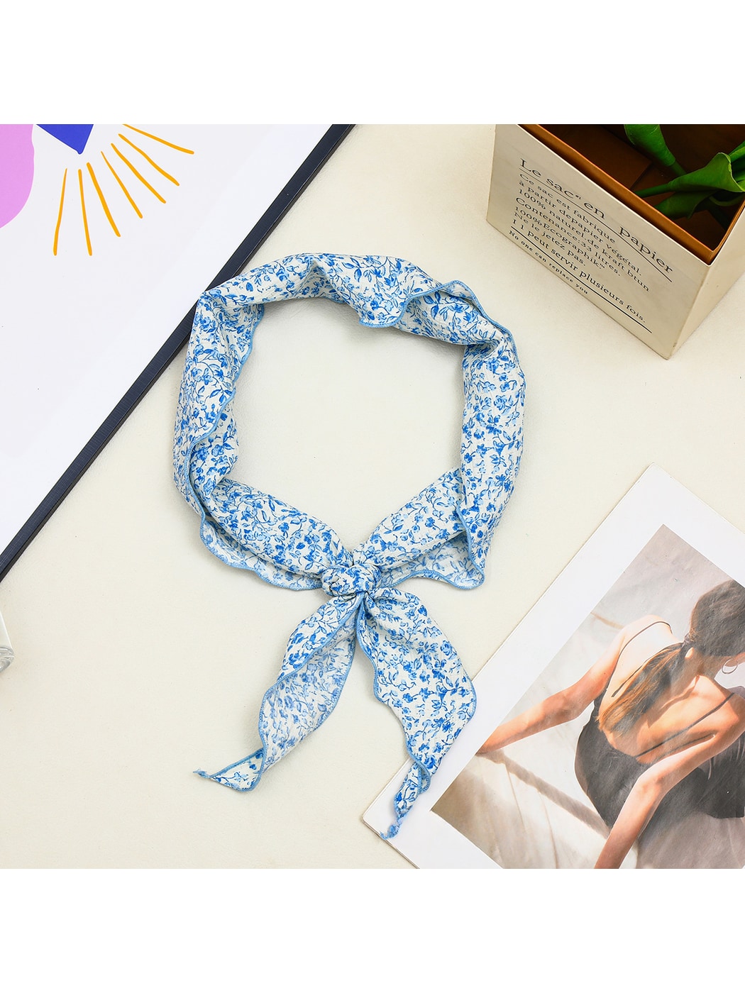Scarvii - Chic Ditsy Floral Print Triangle Bandana