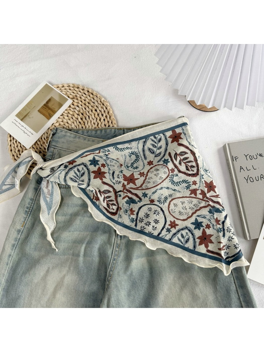 Scarvii - Vintage Print Detail Triangle Bandana