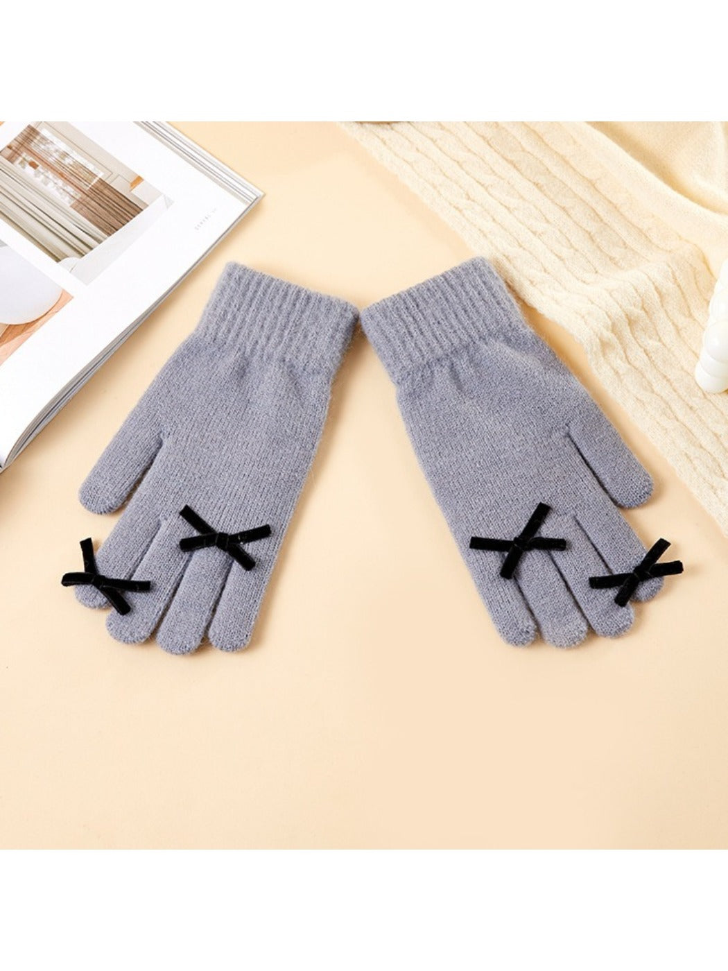 Gloving – Solid Color Gloves with Bow Accent