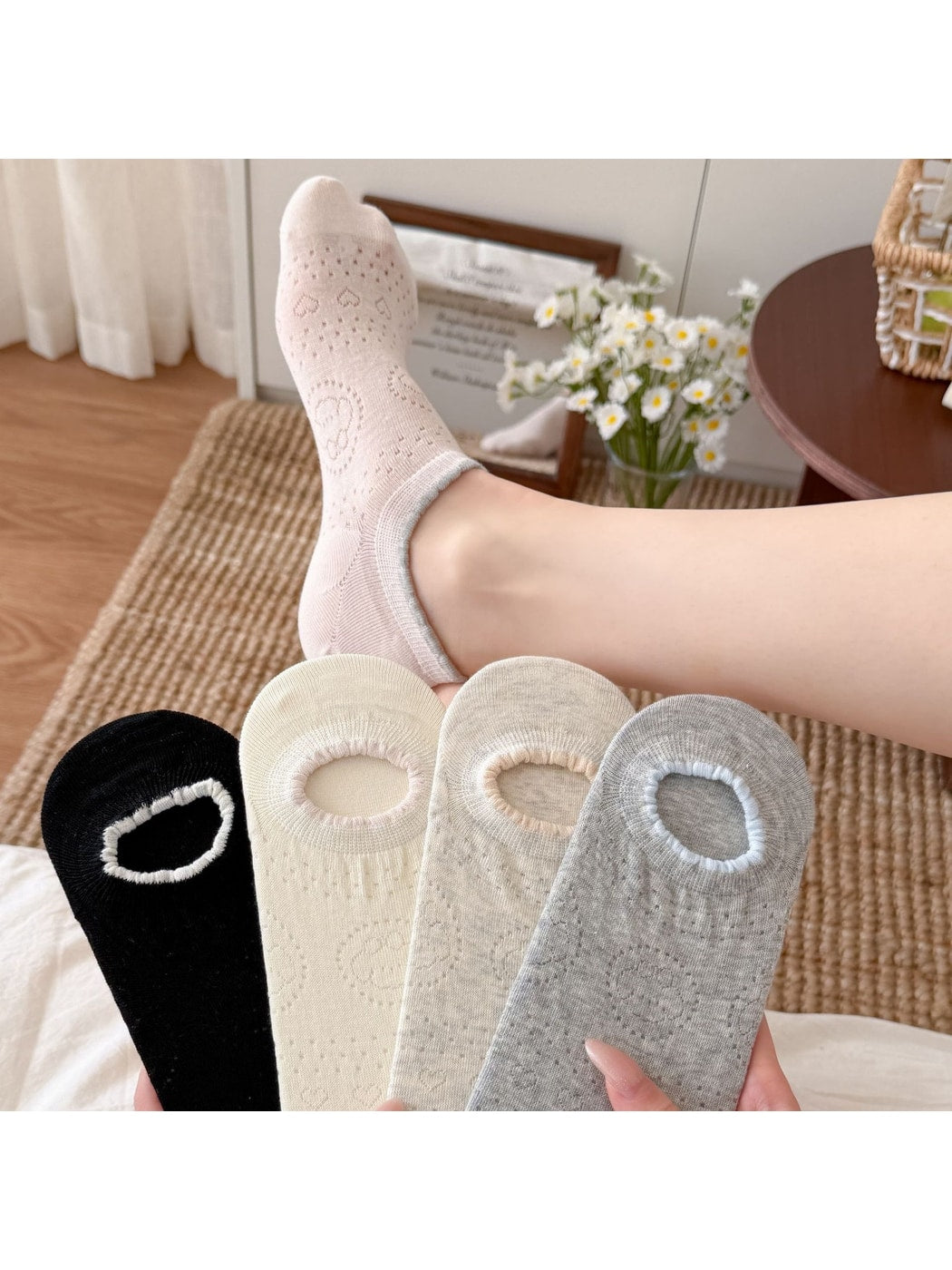 Rufia - Women's Mesh Pattern Detail No Show Socks