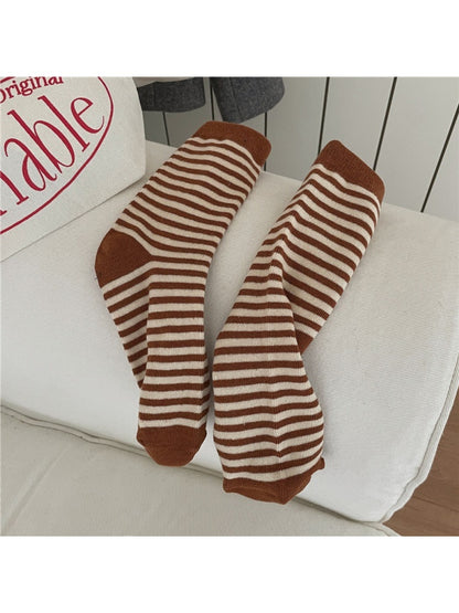 Rufia - Minimal Contrast Stripe Crew Socks