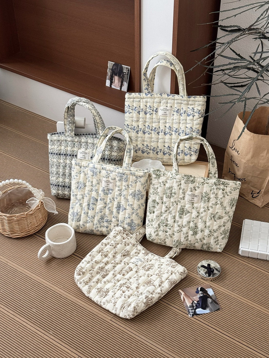 Cosbai pastel garden pattern tote bag showing stitching and fabric texture close-up