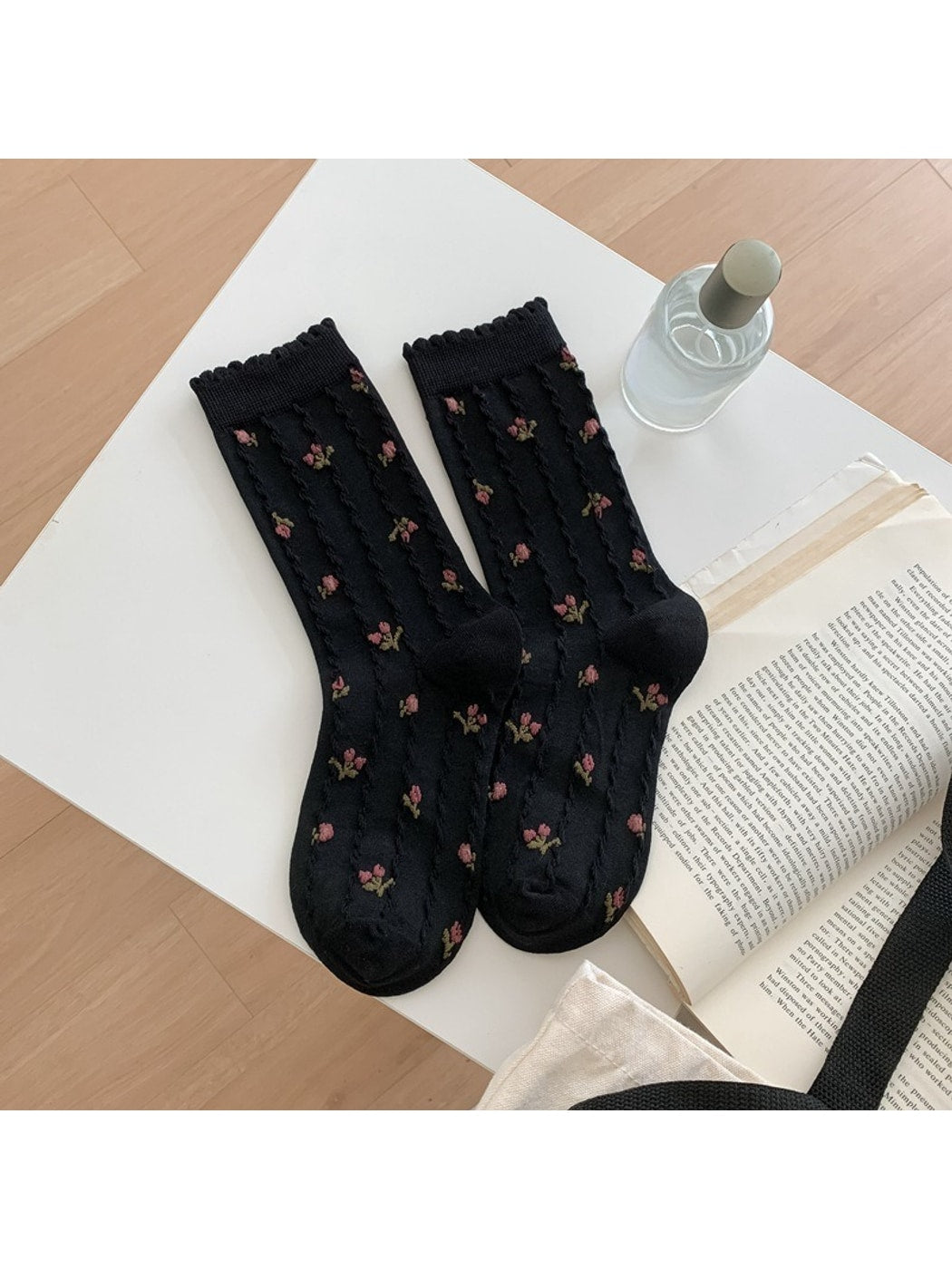 Rufia - Floral Rose Motif Casual Crew Socks