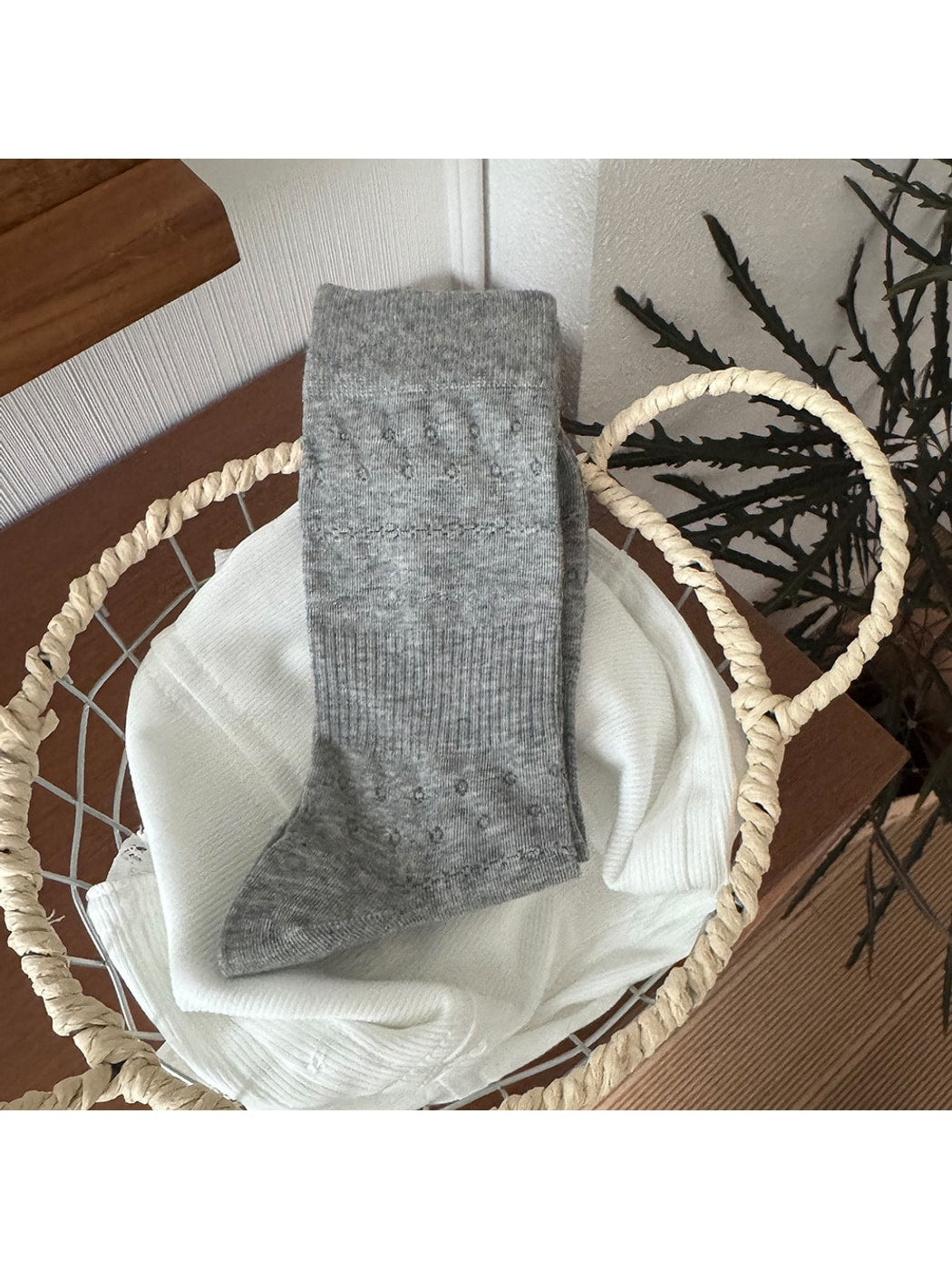 Rufia - Floral and Stripes Embossing Crew Socks