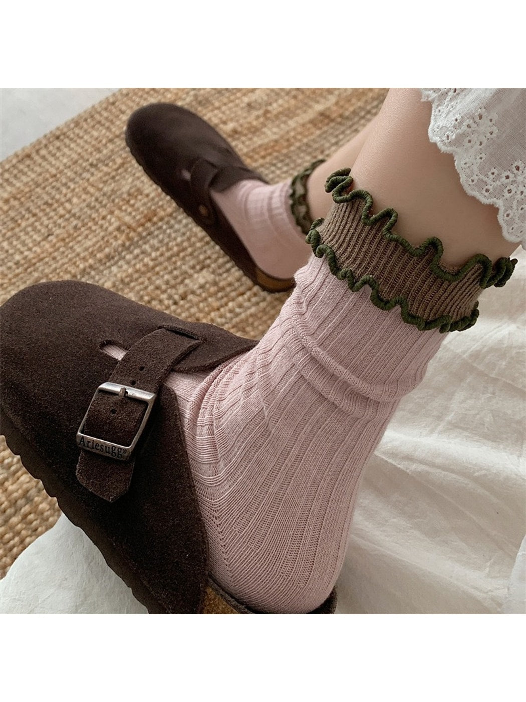 Rufia - Contrast Ruffle Trim Ribbed Crew Socks