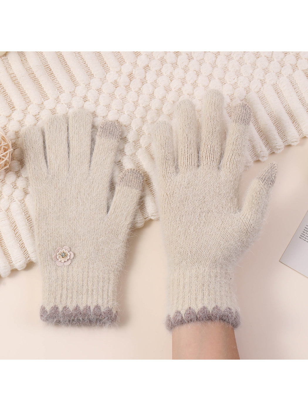 Gloving - Floral Accent Touchscreen Gloves