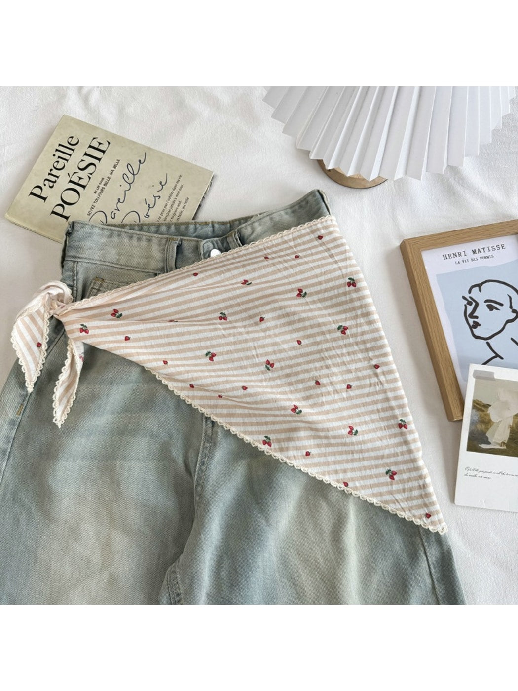 Scarvii - Striped Floral Lace Trim Triangle Bandana