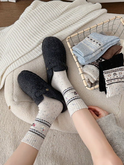 Rufia – Retro Mid-Calf Socks with Snowflake Pattern