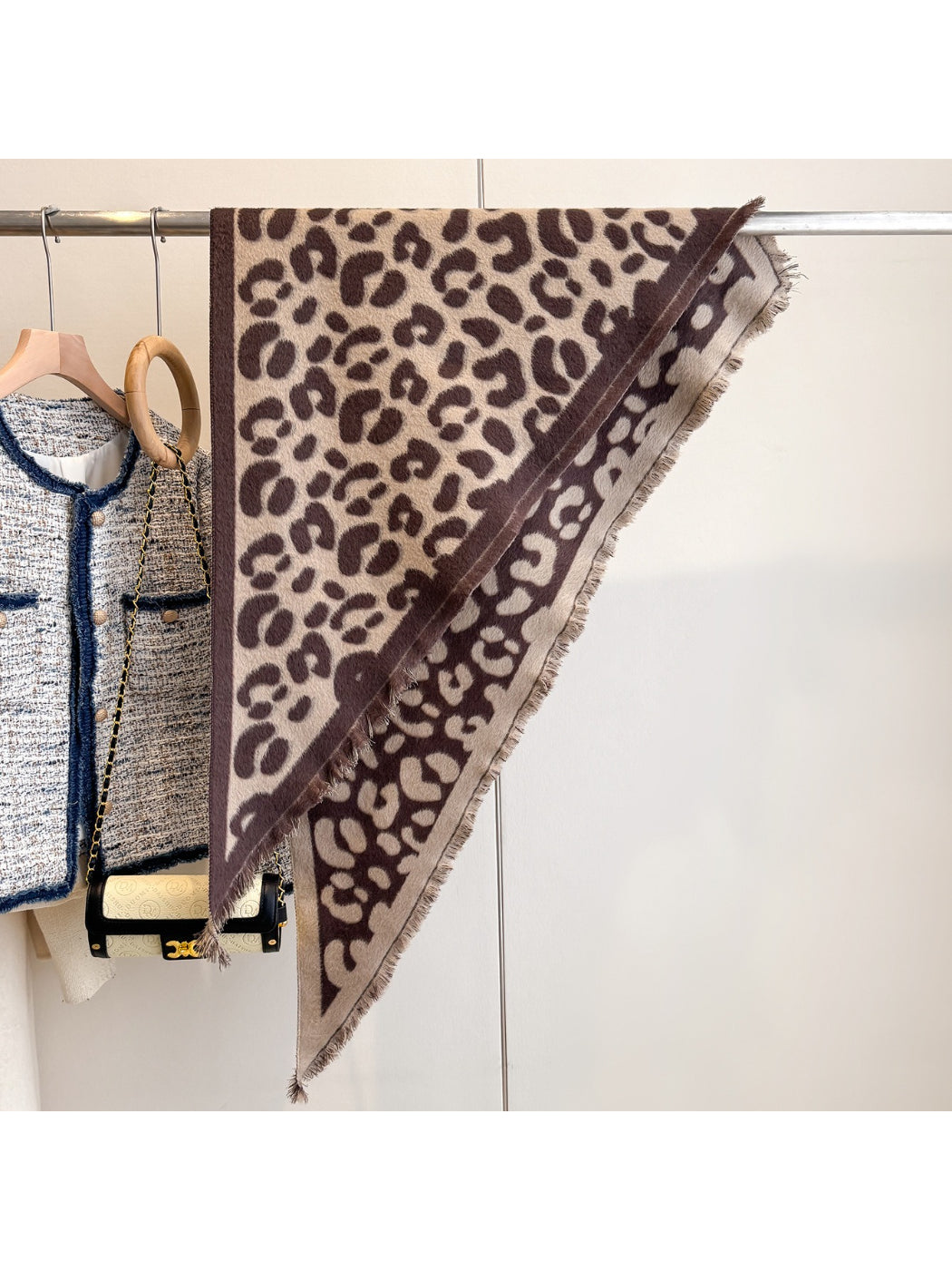 Scarvii - Leopard Pattern Triangle Shawl
