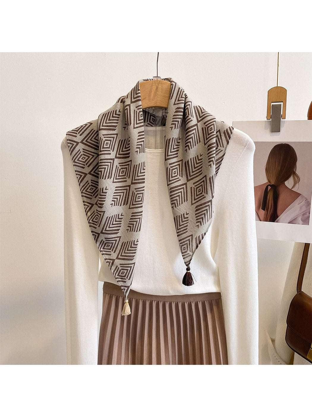Scarvii - Retro Brown Geometric Print Square Scarf