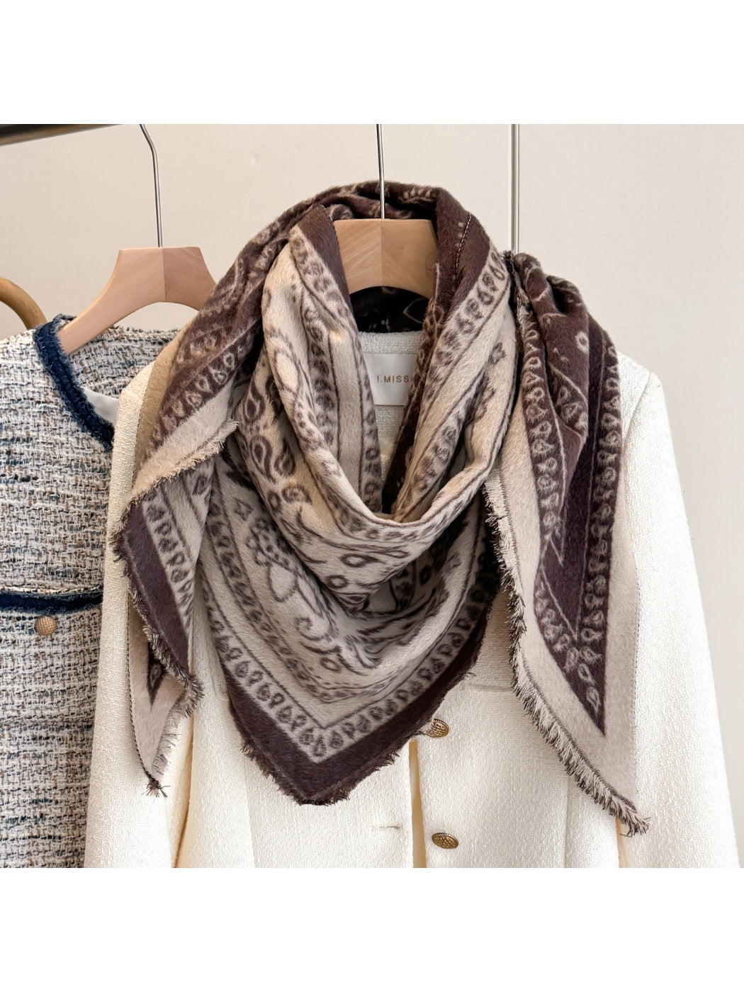 Scarvii - Vintage Paisley Triangle Shawl