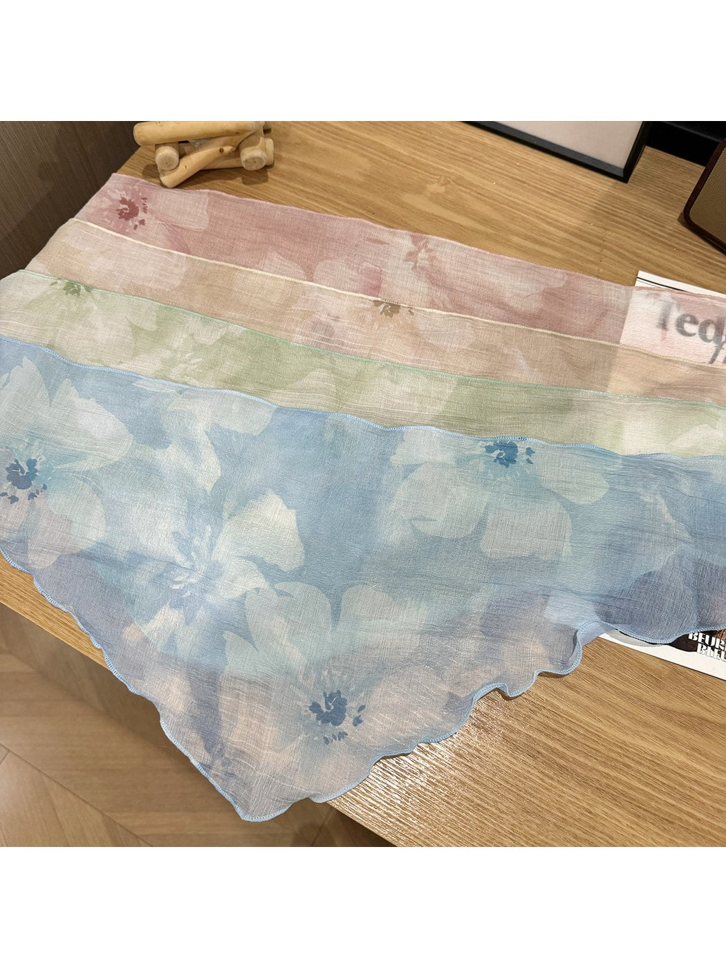 Scarvii - Floral Print Ruffle Edge Triangle Bandana