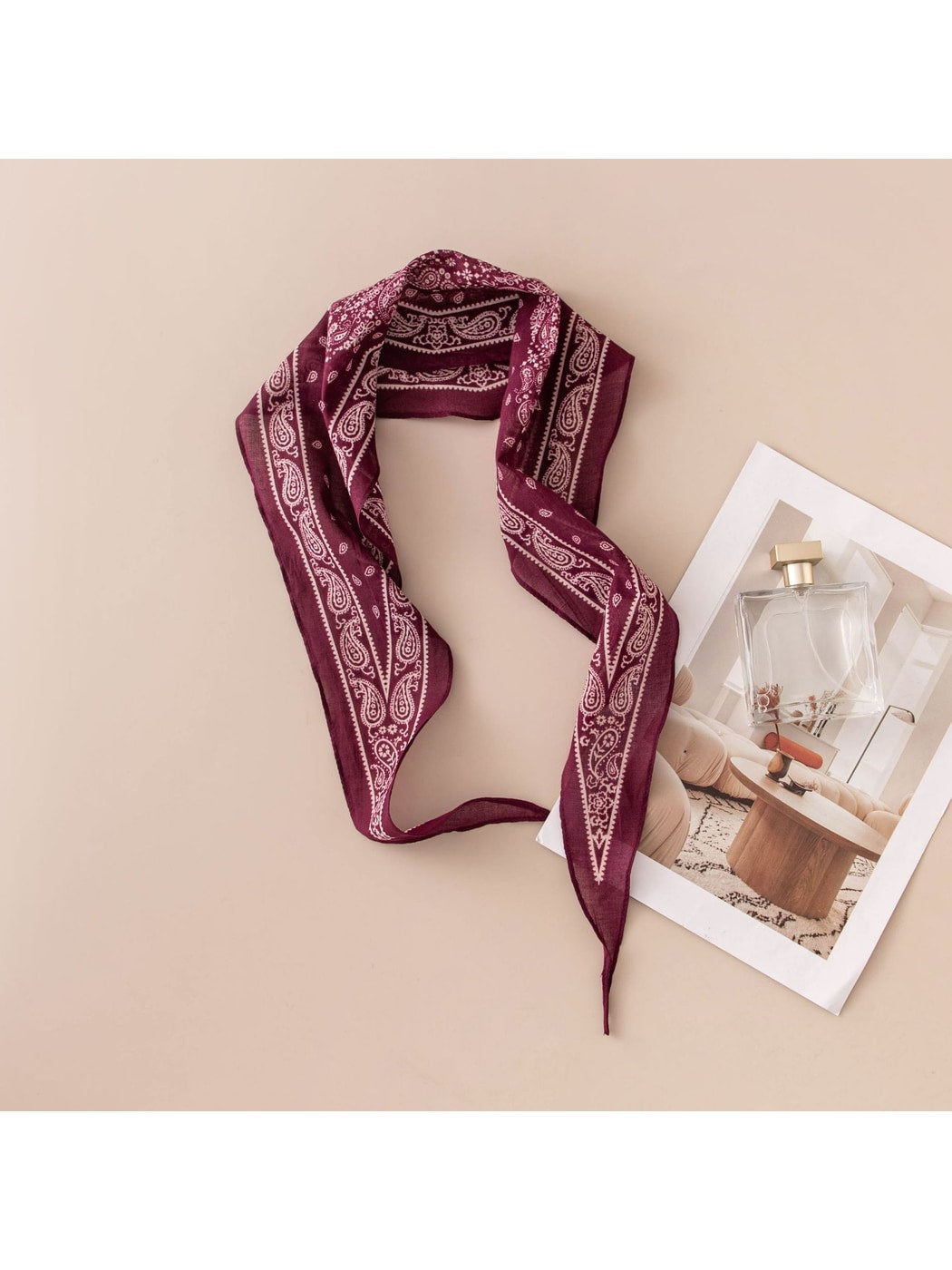 Scarvii - Retro Paisley Pattern Diamond-shaped Scarf