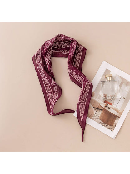 Scarvii - Retro Paisley Pattern Diamond-shaped Scarf