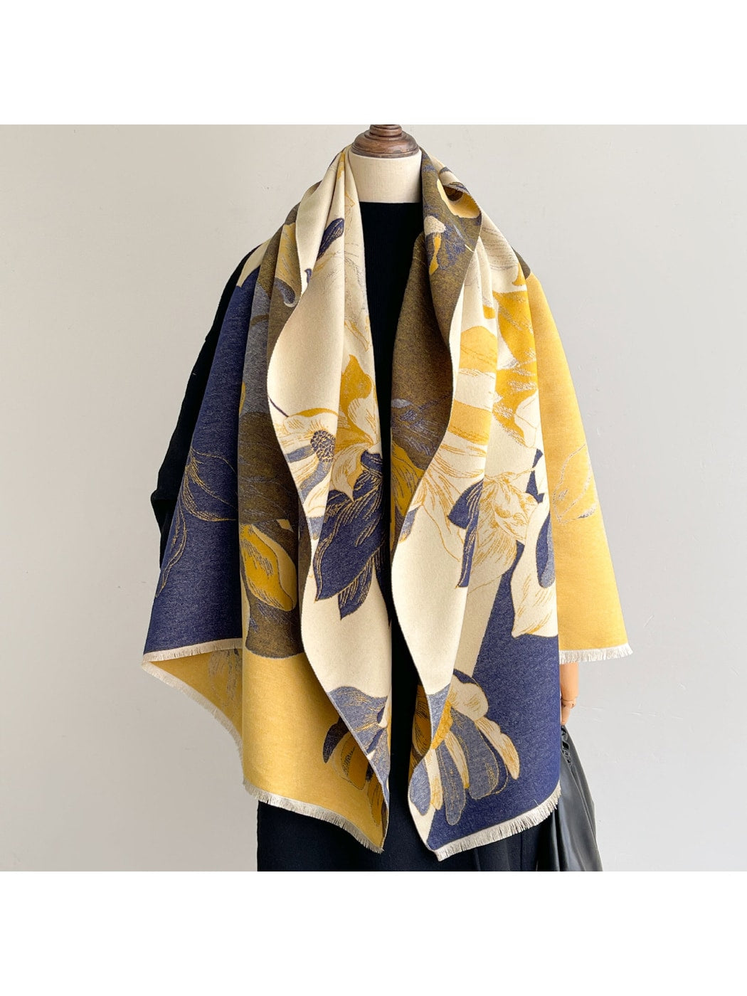 Scarvii - Reversible Camellia Jacquard Shawl
