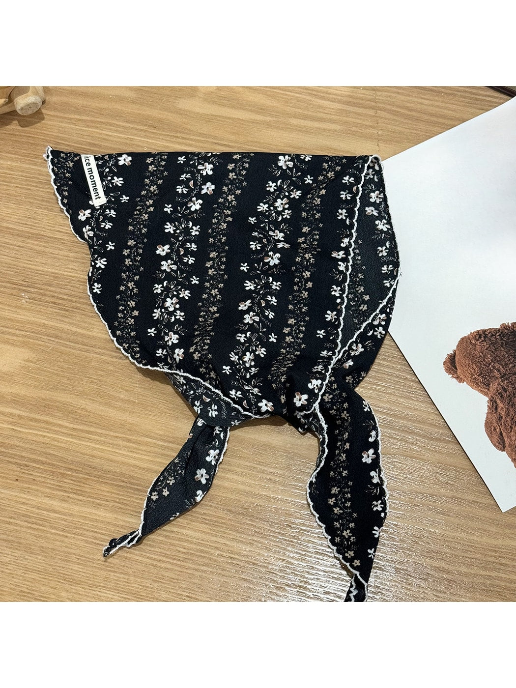 Scarvii - Ditsy Floral Triangle Bandana