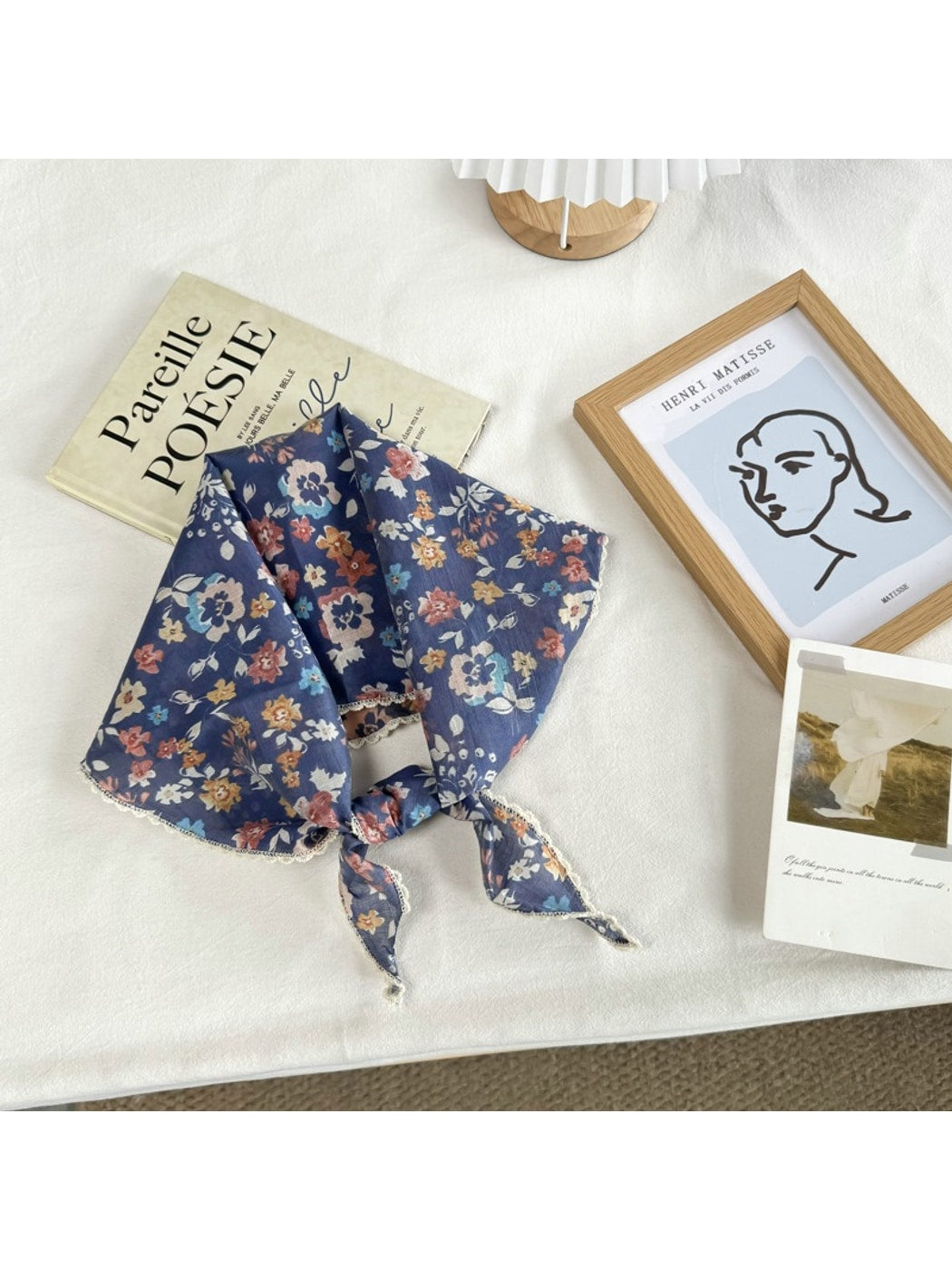 Scarvii - Lace Trim Floral Diamond Shaped Scarf