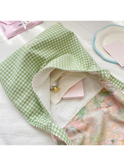 Model carrying Cosbai gingham floral patchwork tote bag over shoulder