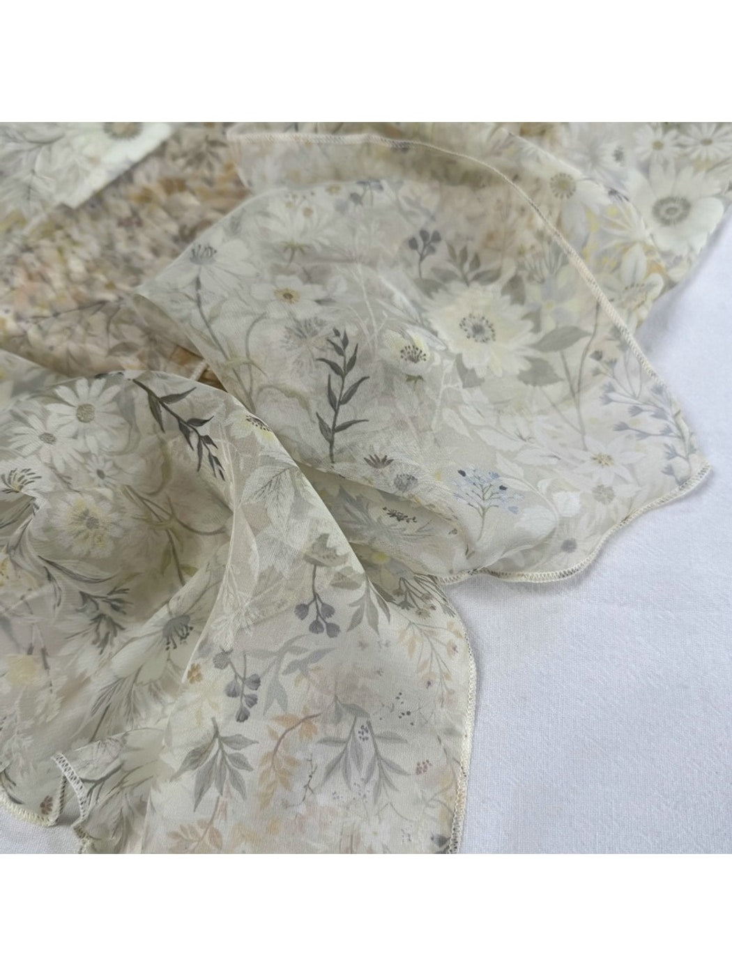 Scarvii - Vintage Pastel Floral Pattern Scarf