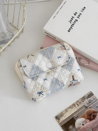 Side view of Cosbai quilted travel pouch highlighting thickness and texture