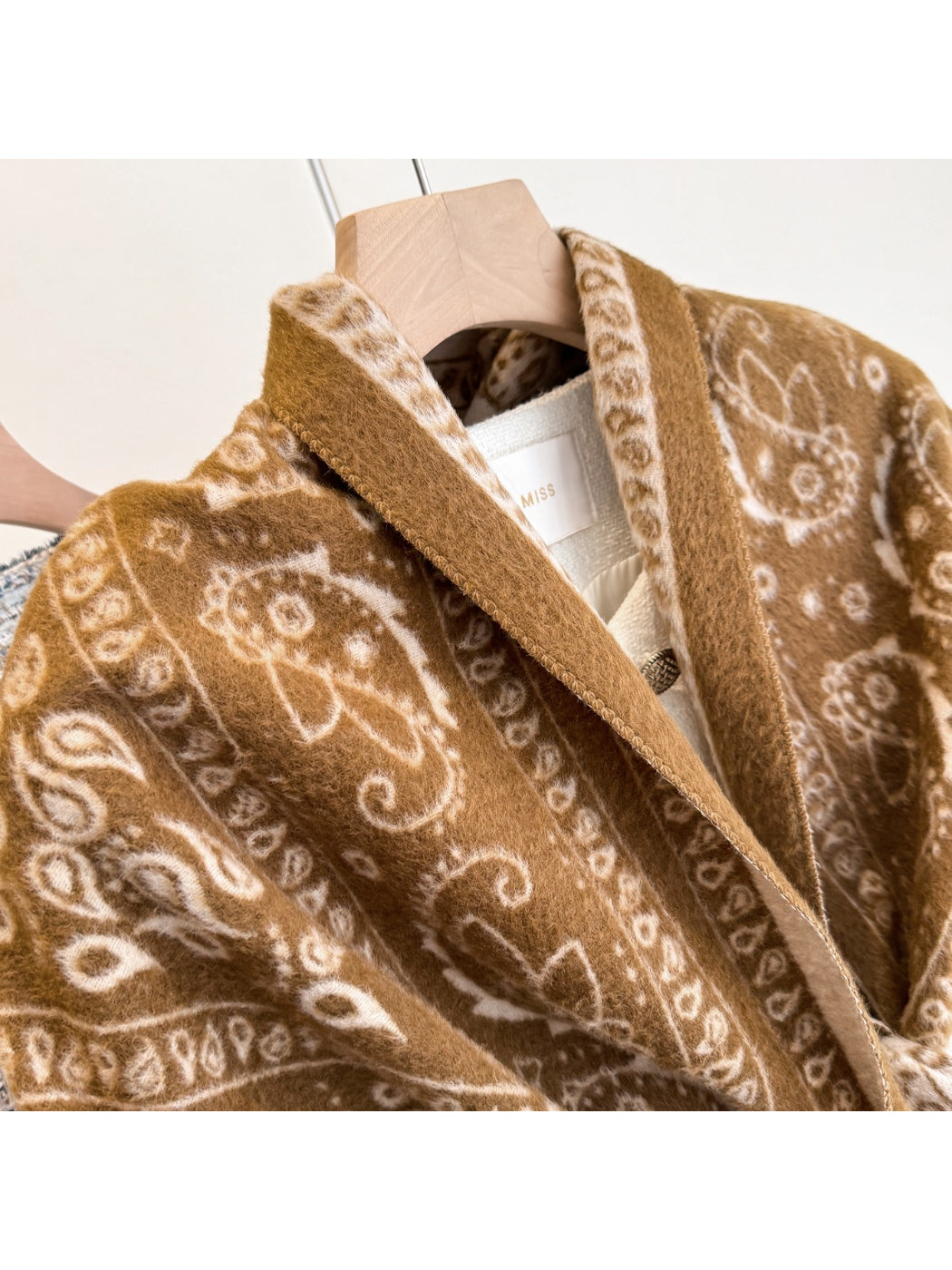 Scarvii - Vintage Paisley Triangle Shawl