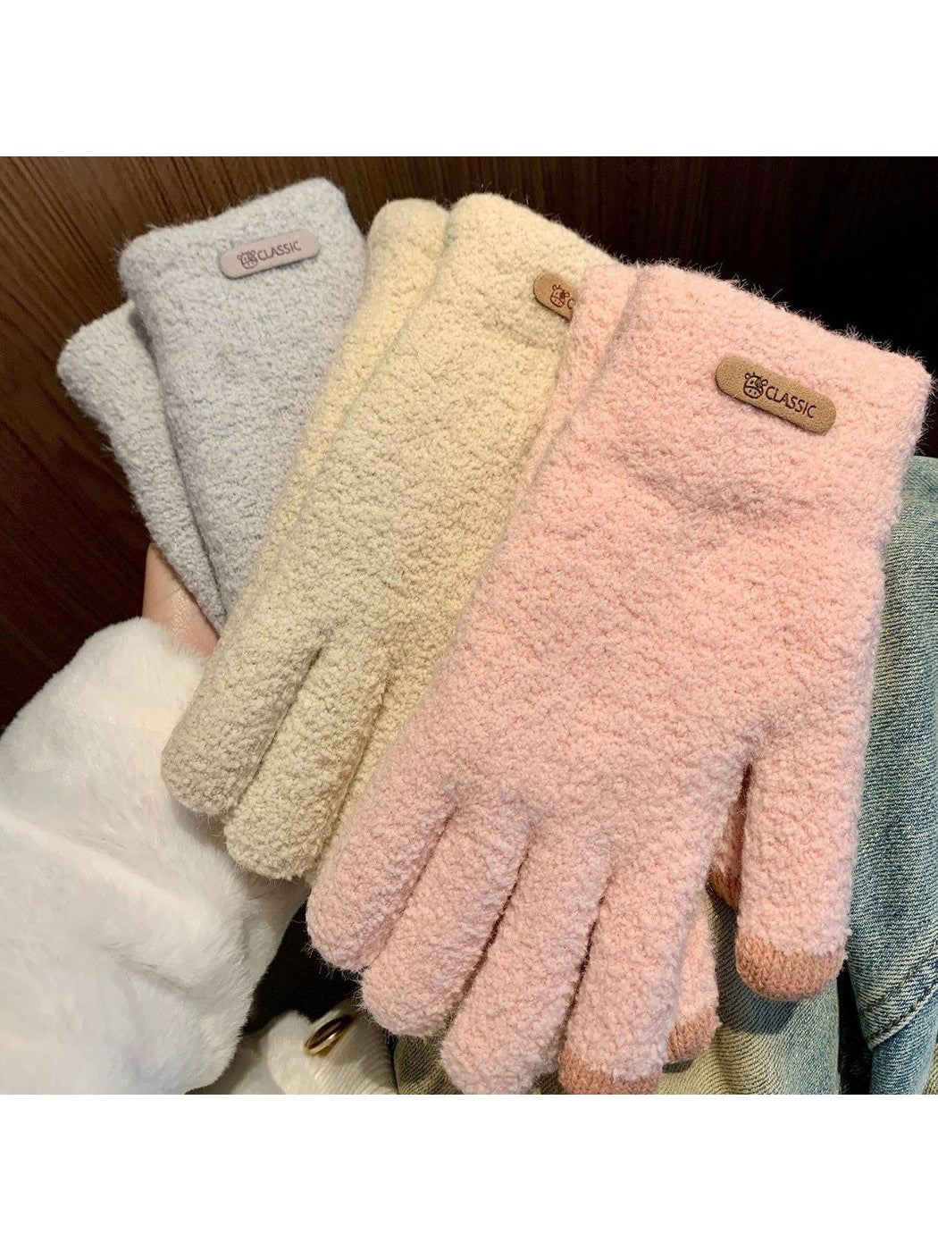 Gloving - Minimal Solid Color Winter Knit Gloves