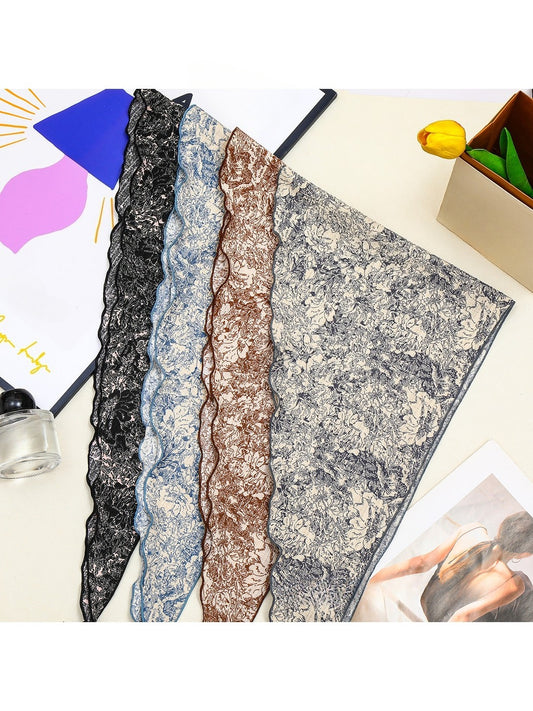 Scarvii - Vintage Print Wavy Edge Triangle Bandana