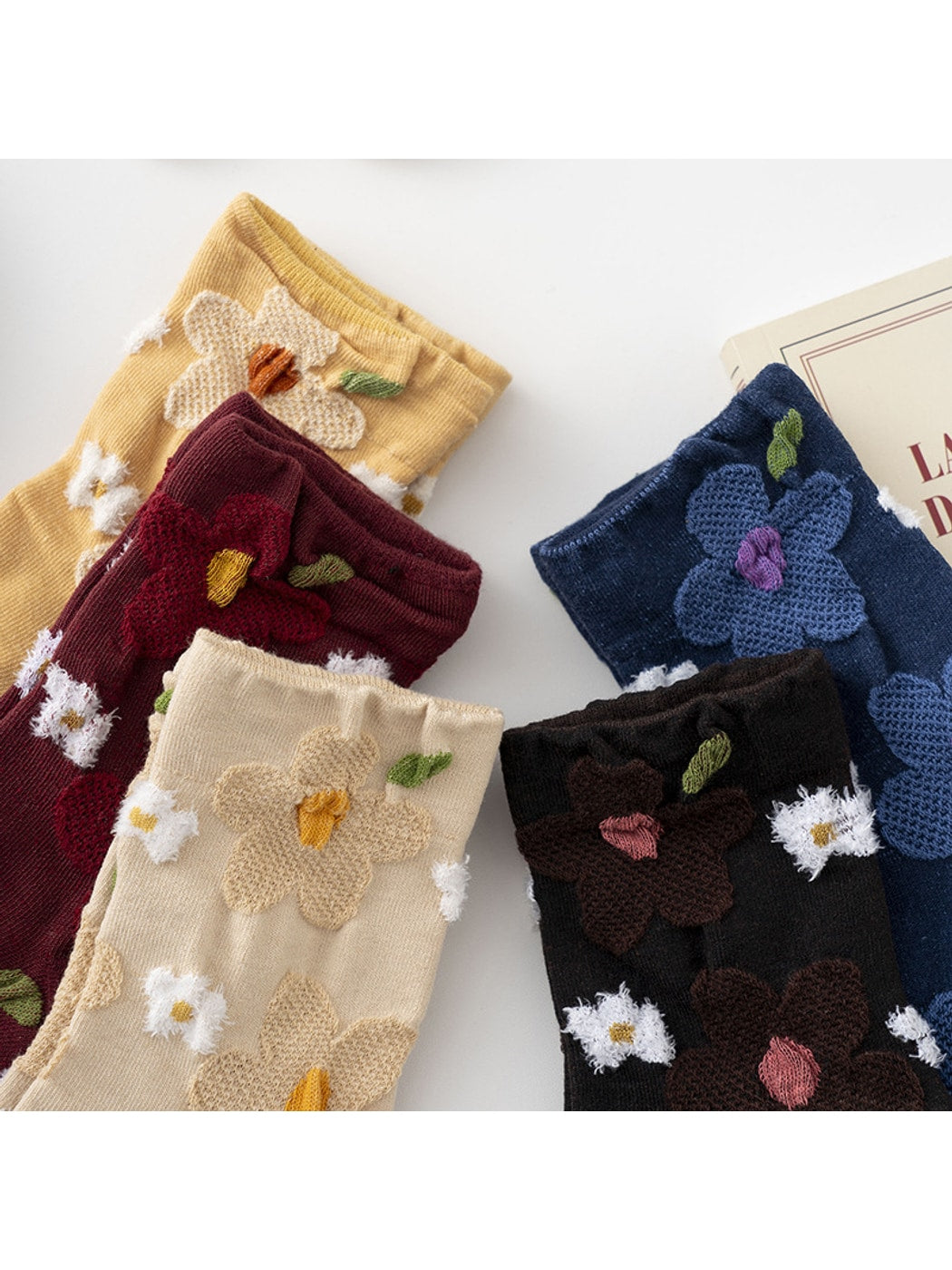 Rufia - Floral Relief Pattern Casual Crew Socks