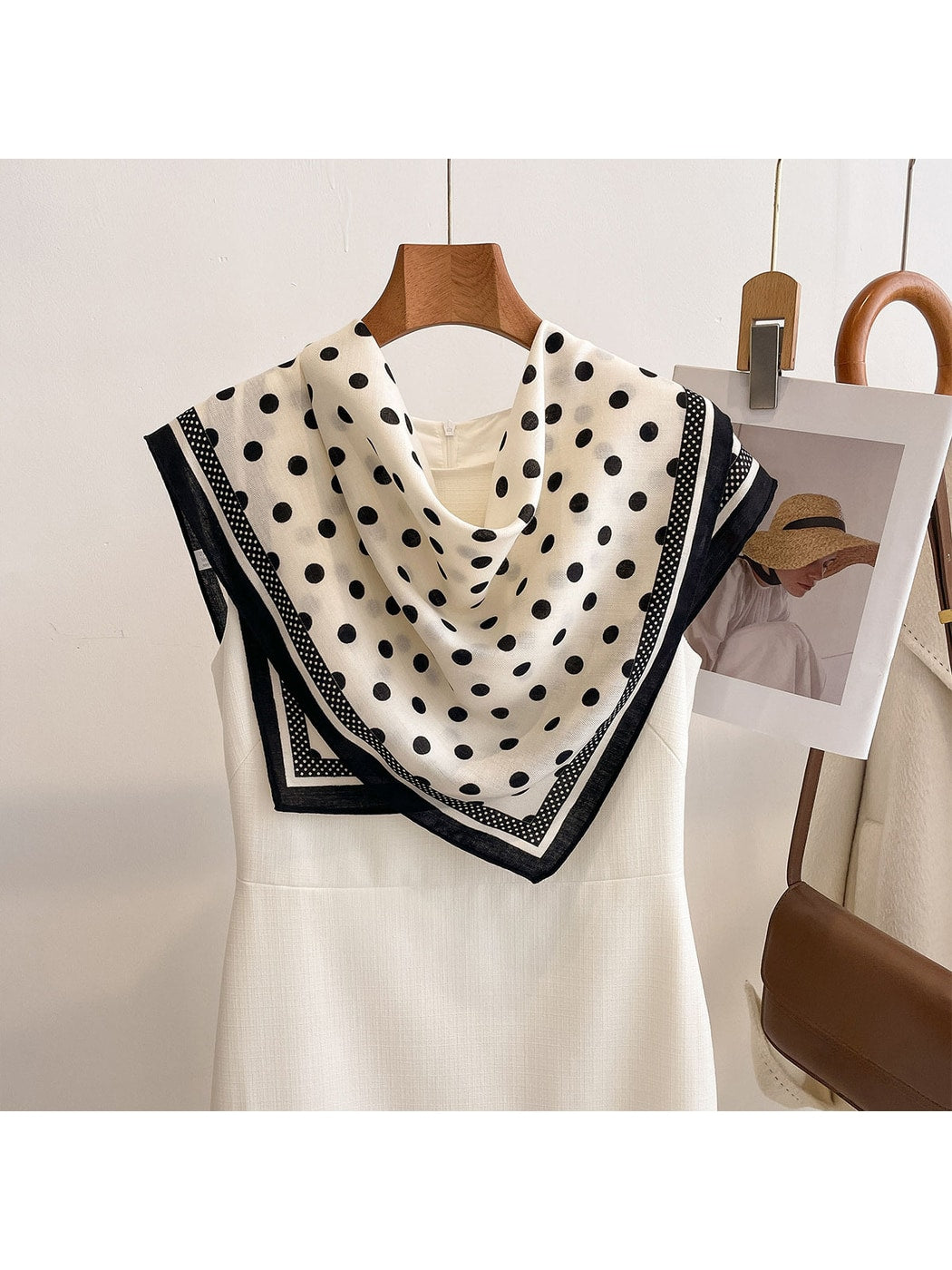 Scarvii Retro Polka Dot Pattern Square Scarf product image