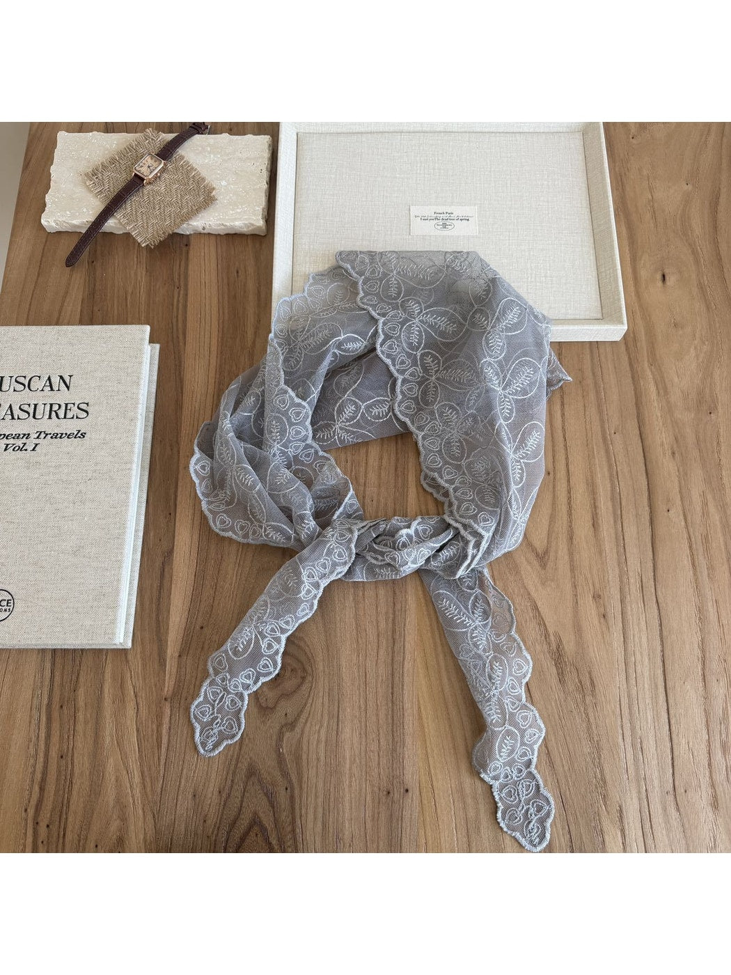 Scarvii - Scalloped Leaf Pattern Lace Bandana Scarf