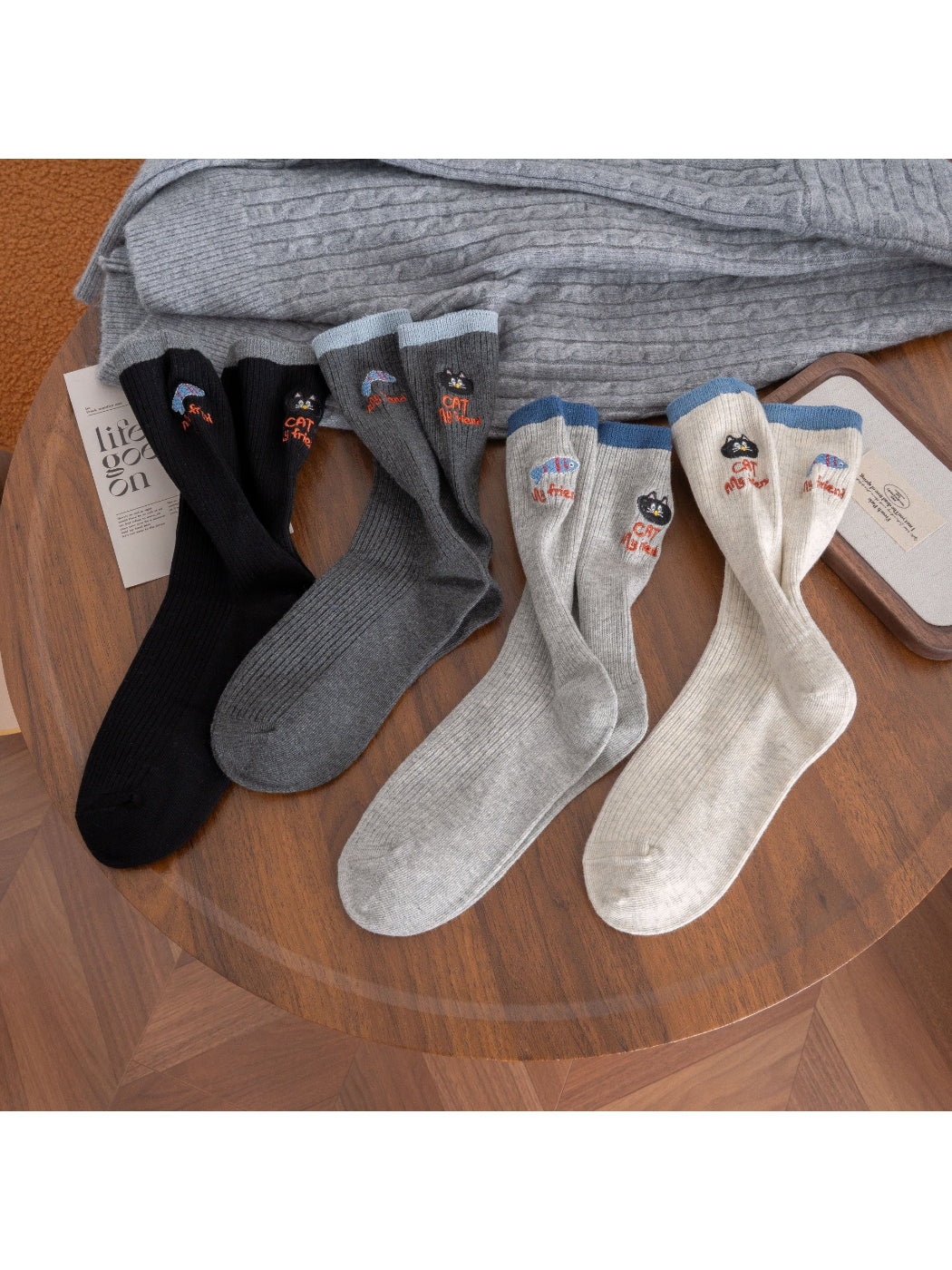 Rufia – Color-Block Cat & Fish Embroidery Socks