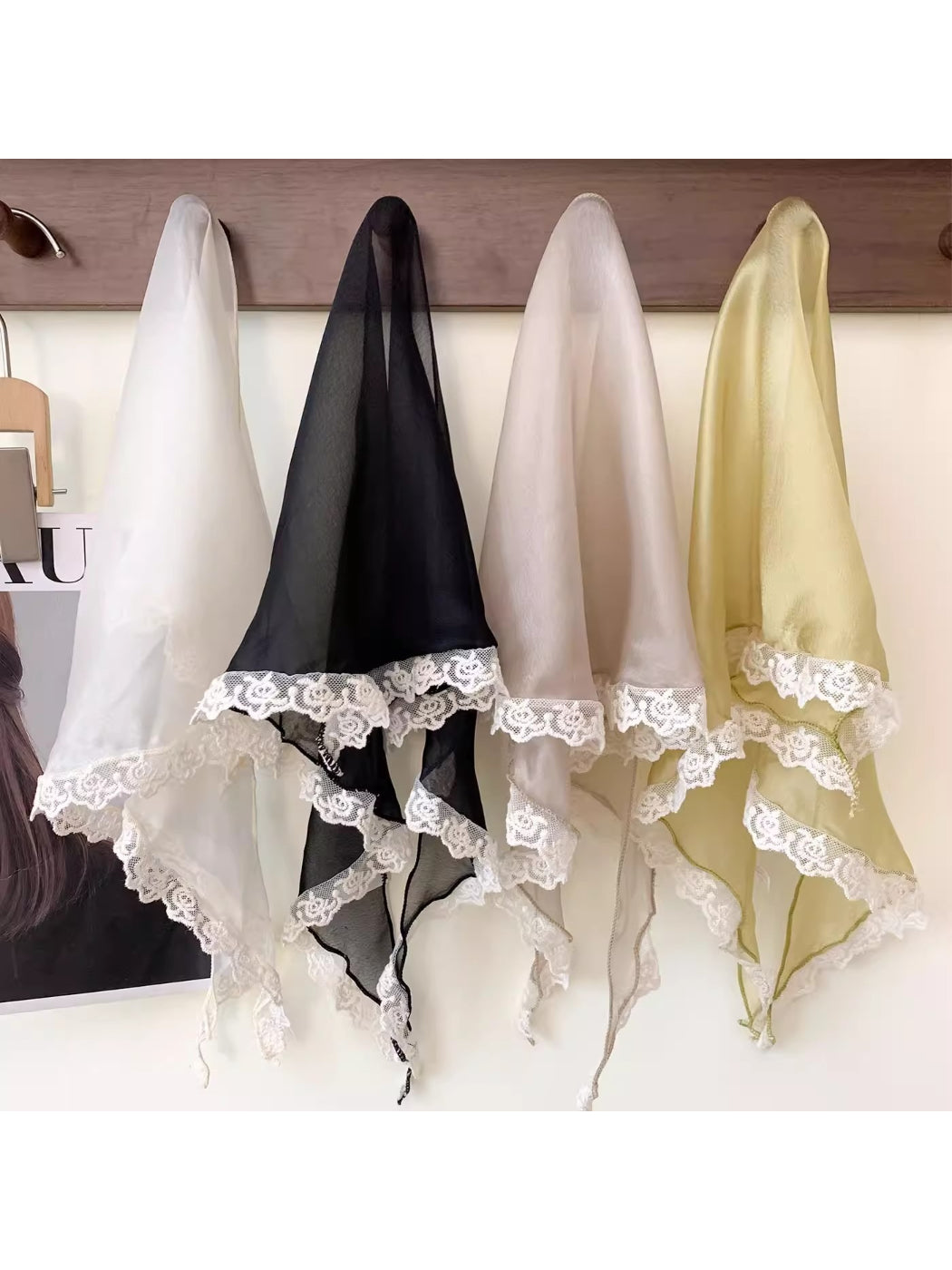 Scarvii - Vintage Elegant Lace Triangle Scarf