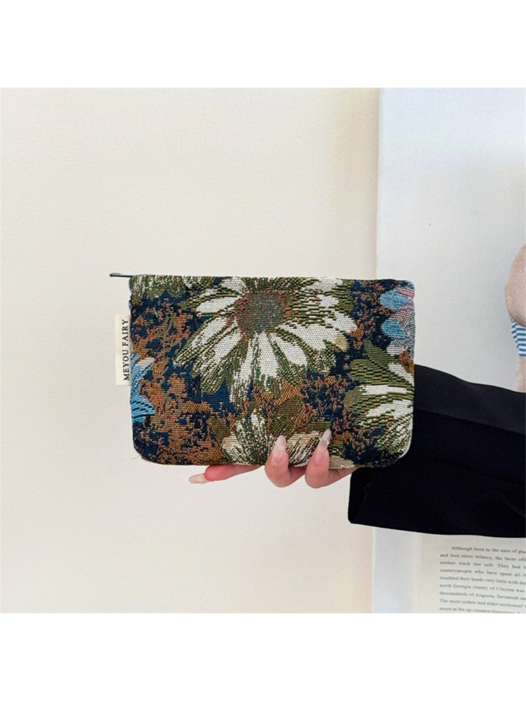 Cosbai - Vintage Jacquard Floral Pouch