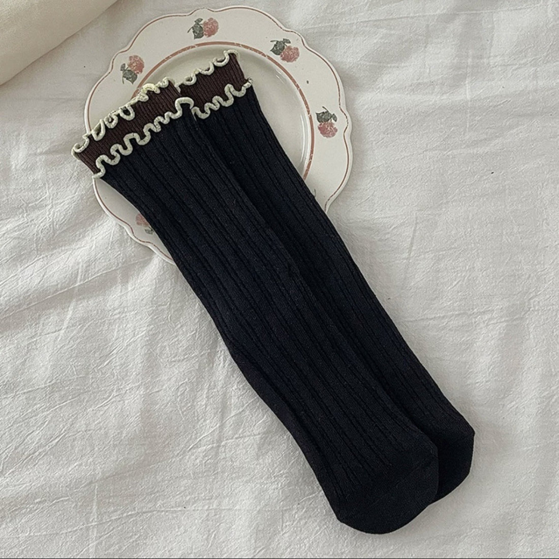 Close-up of fabric texture on Rufia contrast wave trim socks