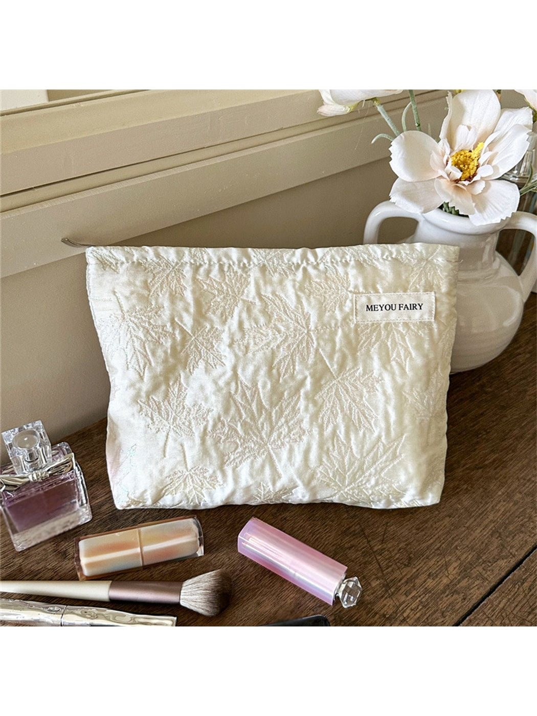 Cosbai - Elegant Leaf Embroidered Makeup Bag