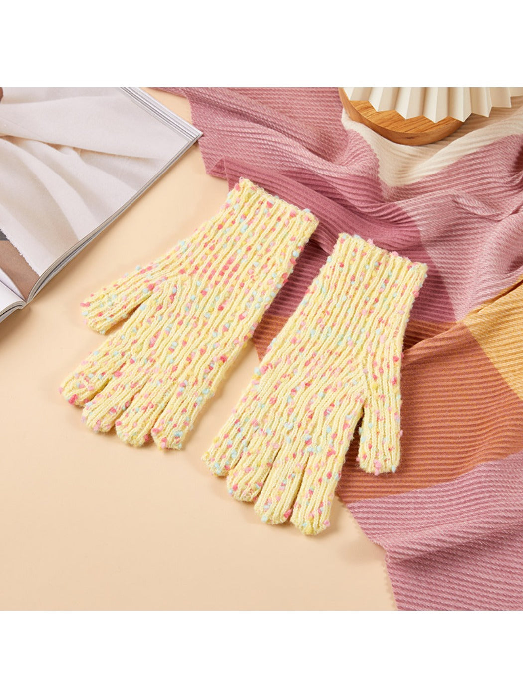 Gloving – Touchscreen Knitted Gloves with Colorful Dots
