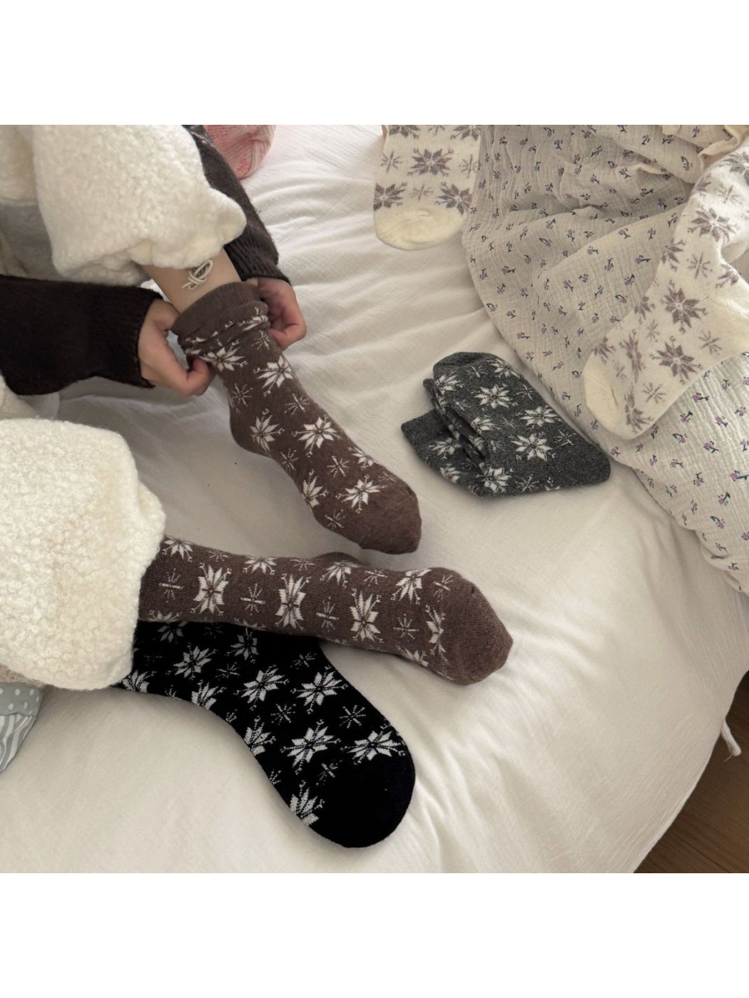 Rufia - Snowflake Pattern Crew Socks product image 2