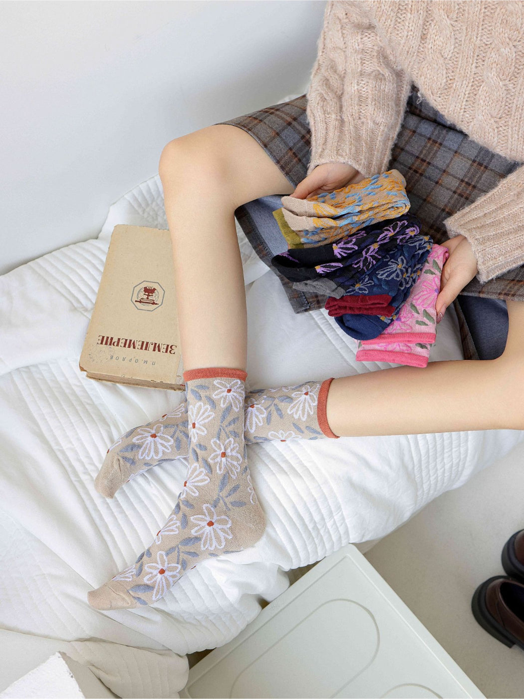Rufia - Embroidered Floral Motif Crew Socks
