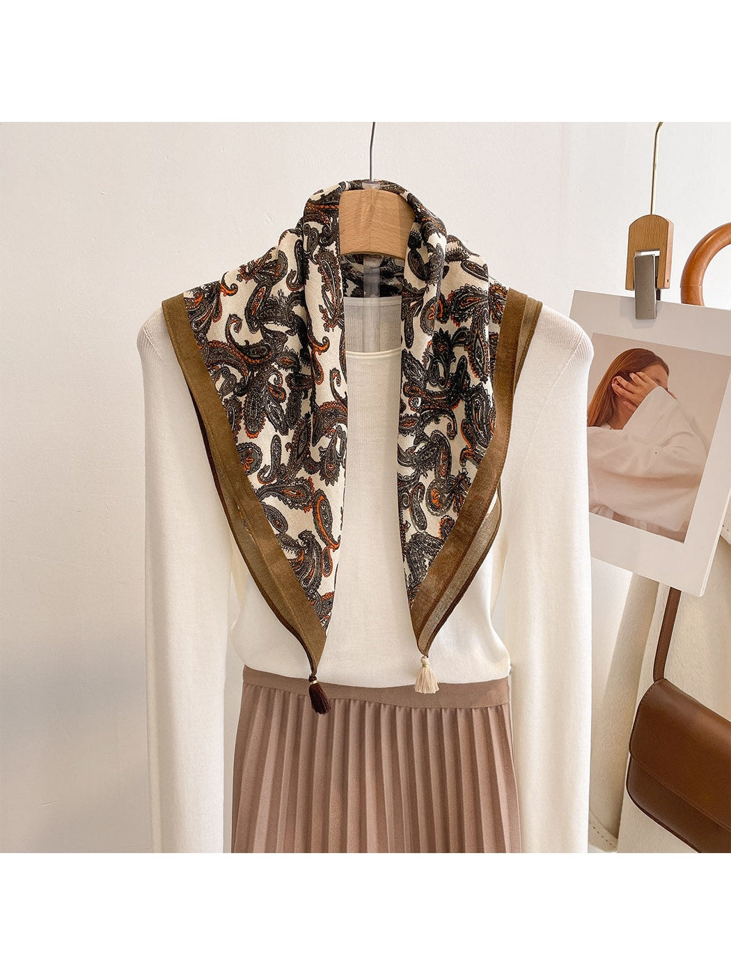 Scarvii - Bordered Paisley Pattern Fashion Square Scarf